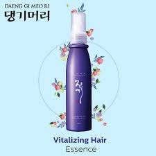 Восстанавливающая увлажняющая эссенция для волос DAENG GI MEO RI Vitalizing Hair Essence 100ml - фото 9651